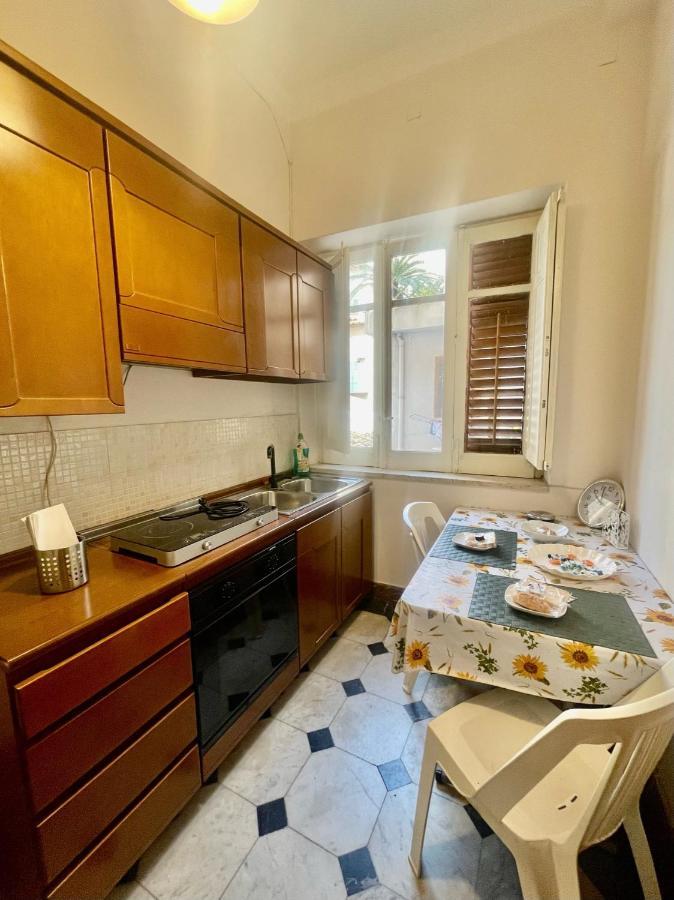 Apartament Dimora Di Maury A Due Passi Dai Trasporti E Da Ballaro Palermo Exterior photo