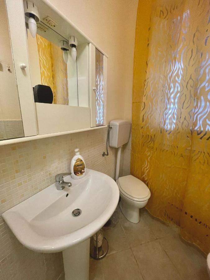 Apartament Dimora Di Maury A Due Passi Dai Trasporti E Da Ballaro Palermo Exterior photo