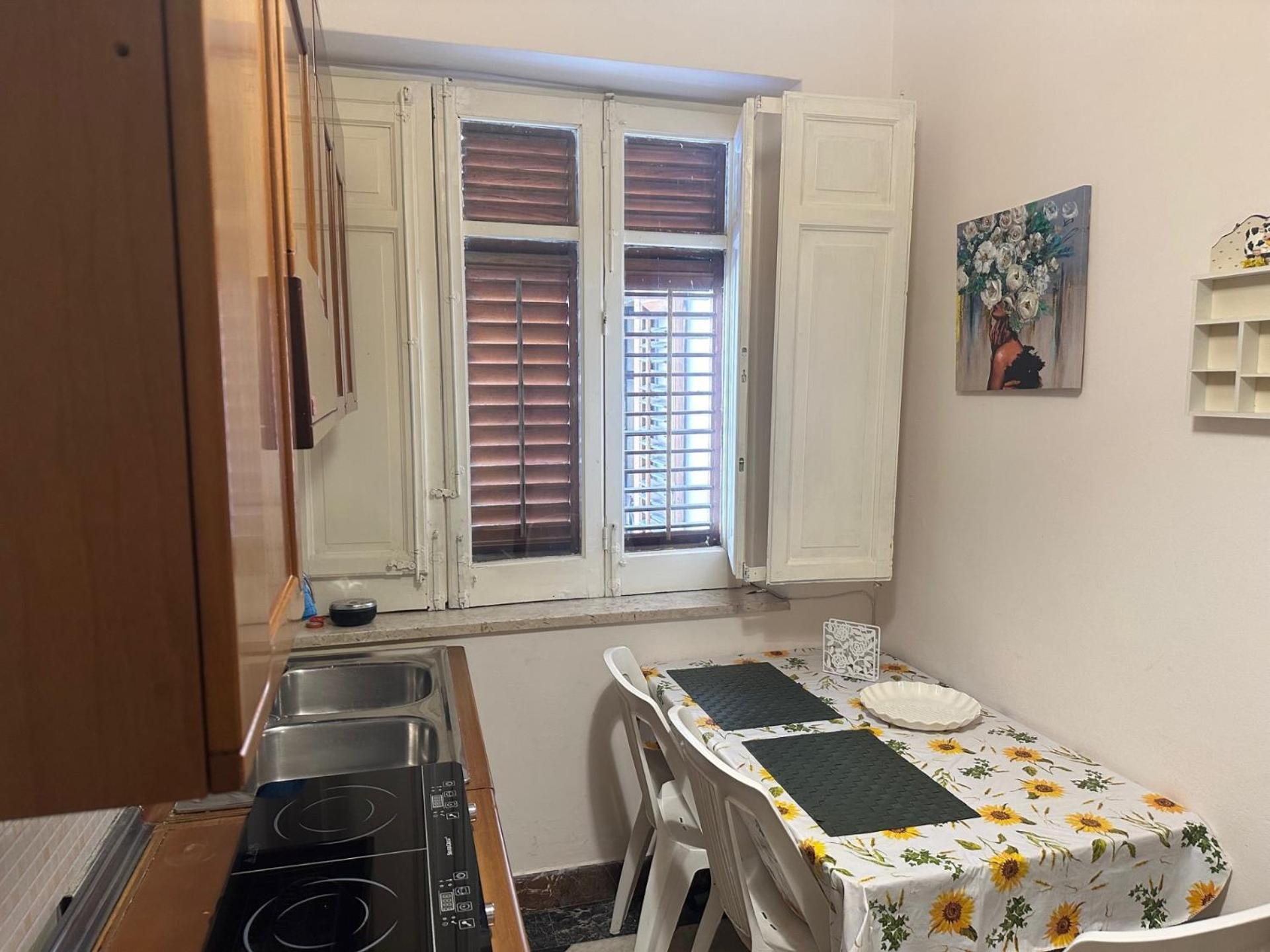 Apartament Dimora Di Maury A Due Passi Dai Trasporti E Da Ballaro Palermo Exterior photo
